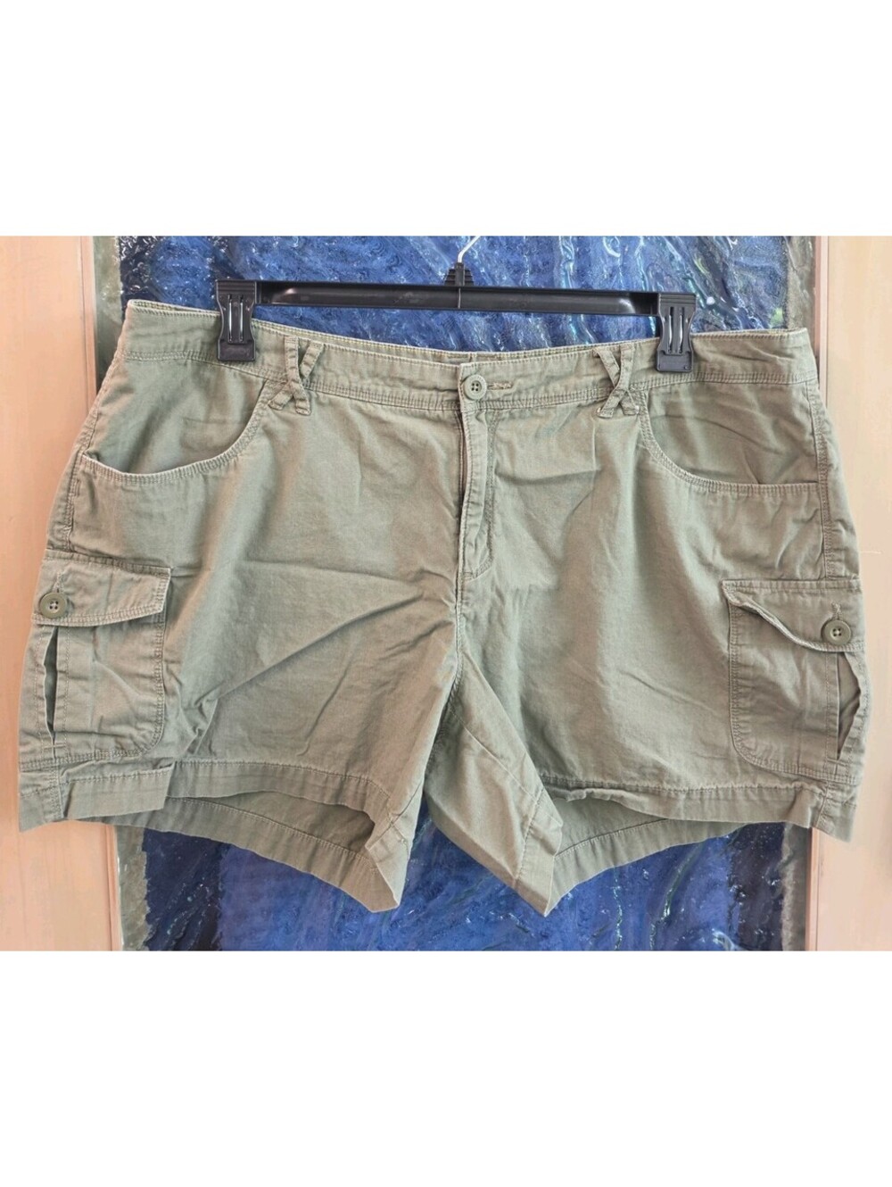 Women's Olive Green  Natural Reflections, Sz 18 Cargo Shorts